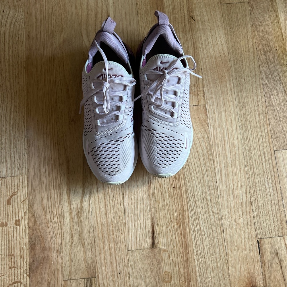 Nike Air Max 270 women’s 8